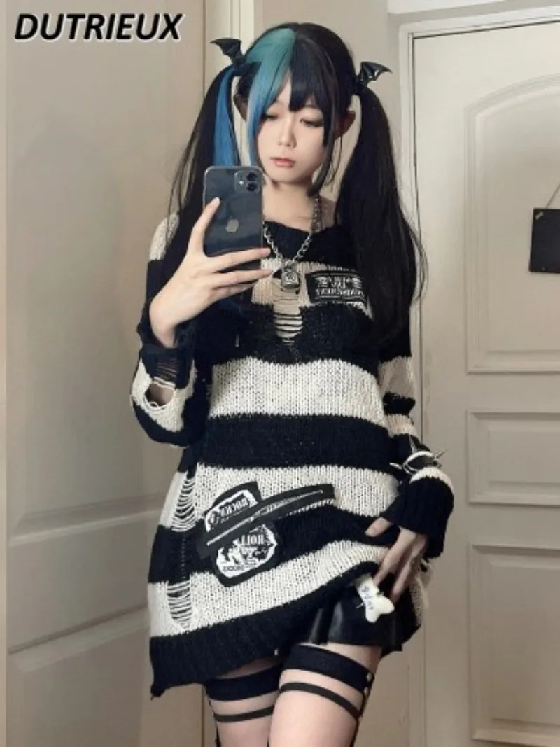 

Женский полосатый свитер в японском стиле Харадзюку с вырезами и круглым вырезом