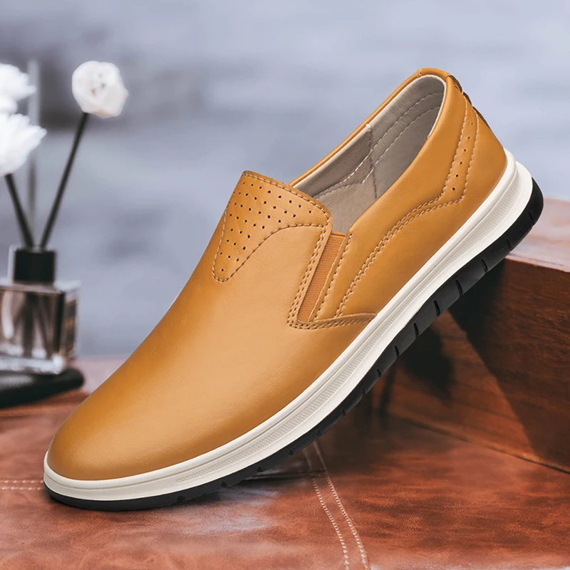 Genuine Leather Men Shoes Ultra-light Loafers Outdoor Moccasins Breathable Slip on Driving Shoes Leisure Man Walking Flats