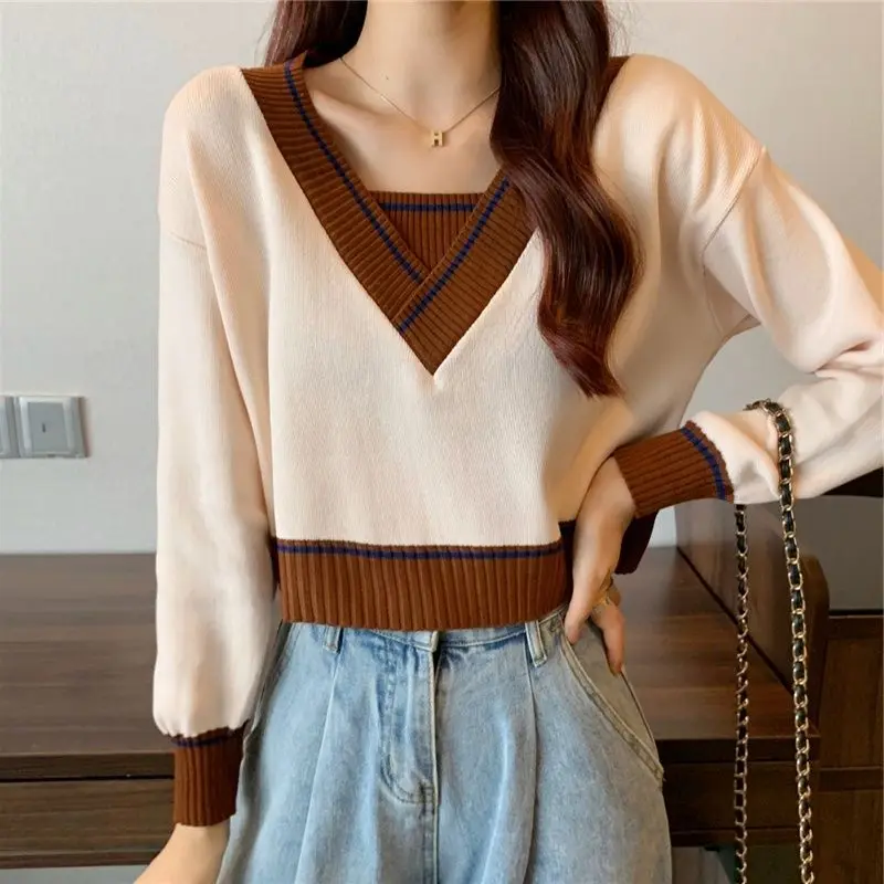 New Autumn and Winter Women's Clothing Women's New Color Matching Long-sleeved Short Sweater Elegant V-neck Office Knitwear Top