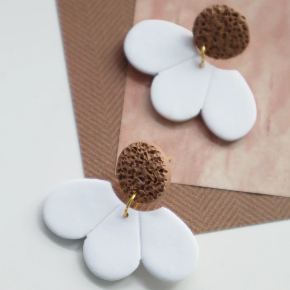 Boucles d'oreille pendantes en résine de véritables pétales de fleur
