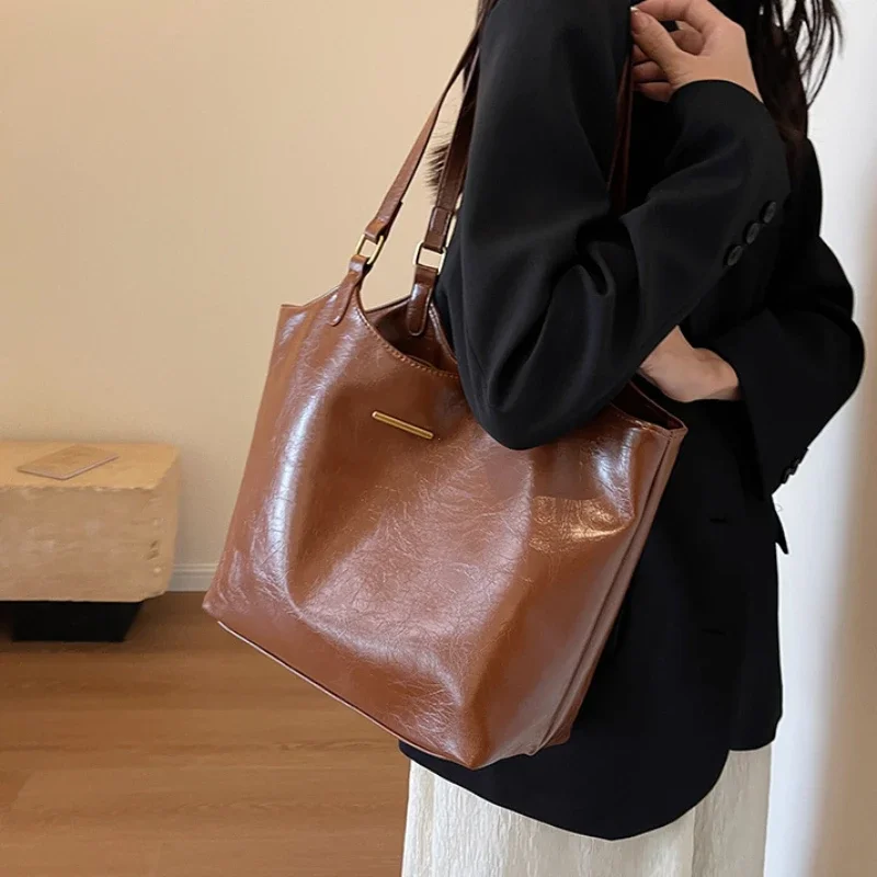 Big Shoulder Bags for Women Large Capacity Tote Bag 2026 Winter Vintage Solid Color Zipper Leather Travel Retro Handbag Purse