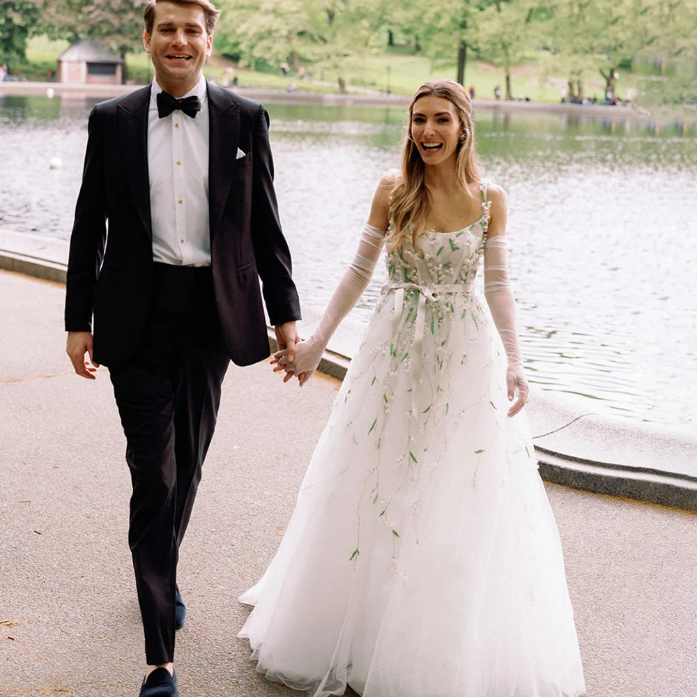 

Green Leaf 3D Flowers Alternative Bridal Gowns Scoop Neck Backless Full Length Sash Custom Made Blossom Garden Wedding Dress