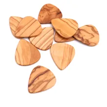 

1pcs Timber Tones Wood Guitar Pick Olive Wood Heart Shape Strong Clear Guitar Picks Basse Part Accessorie 32 X 27 X 2.5mm