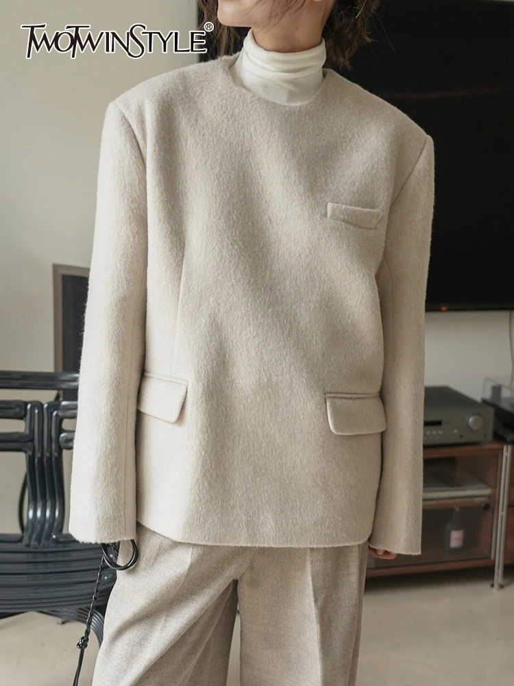 

TWOTWINSTYLE Solid Patchwork Pocket Coat For Women Round Neck Long Sleeve Spliced Zipper Minimalist Pullover Coats Female New