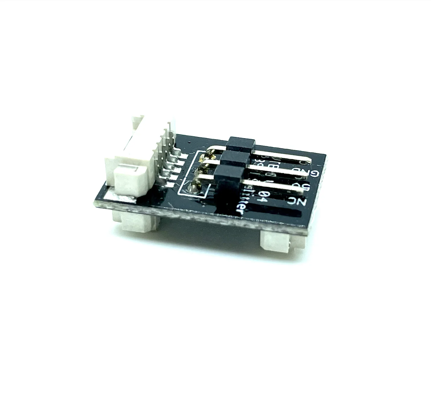 Installation du TBS CROSSFIRE 8ch Diversity Receiver sur un drone, avec câbles et module, pour une liaison radio fiable.