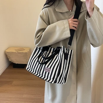 حقيبة حمل قماشية مخططة عصرية: مثالية للتنقل أو السفر - وصول جديد في حقائب اليد النسائية 6