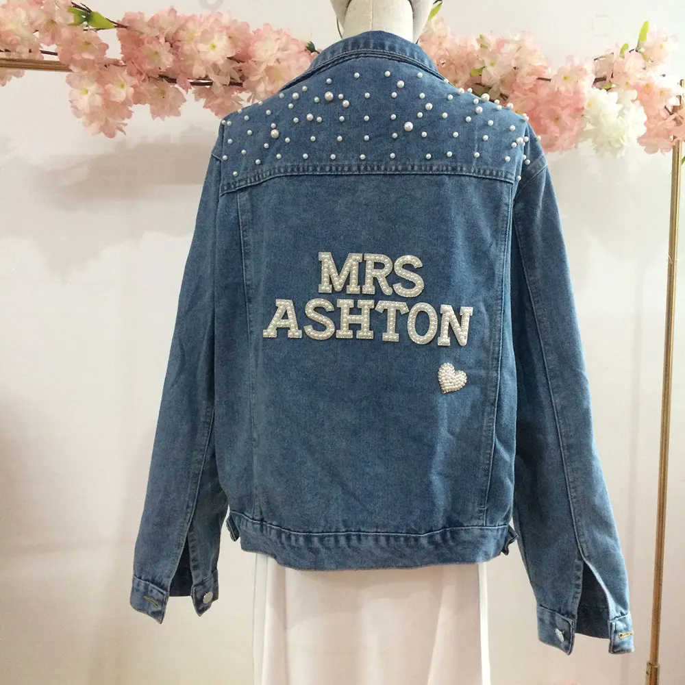 Chaqueta vaquera con perlas personalizadas, abrigos nupciales, Pear personalizado, parches de letras de perlas, abrigo de despedida de soltera