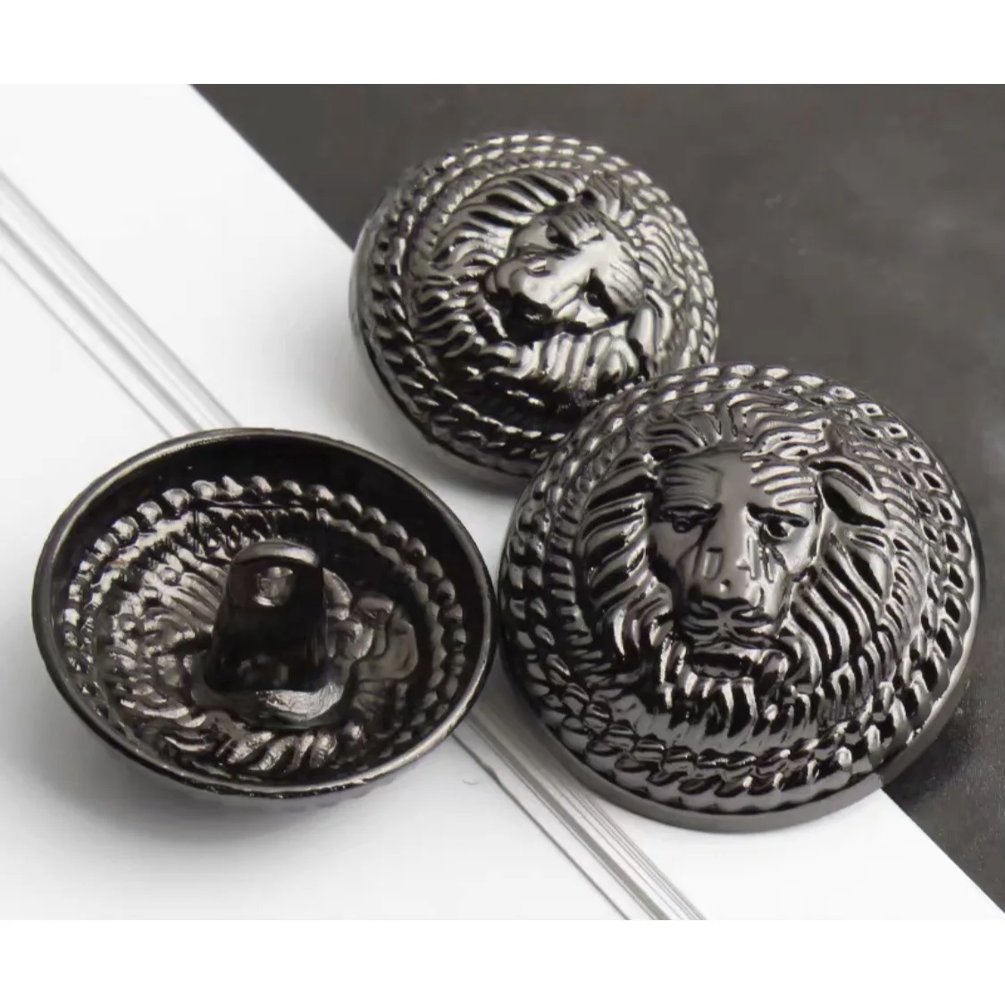 20PCS/Lot Fashion Metal  Lion Head Button British College Style Retro Suit Coat Windbreaker Shirt Hand-stitched Button Decorativ 2
