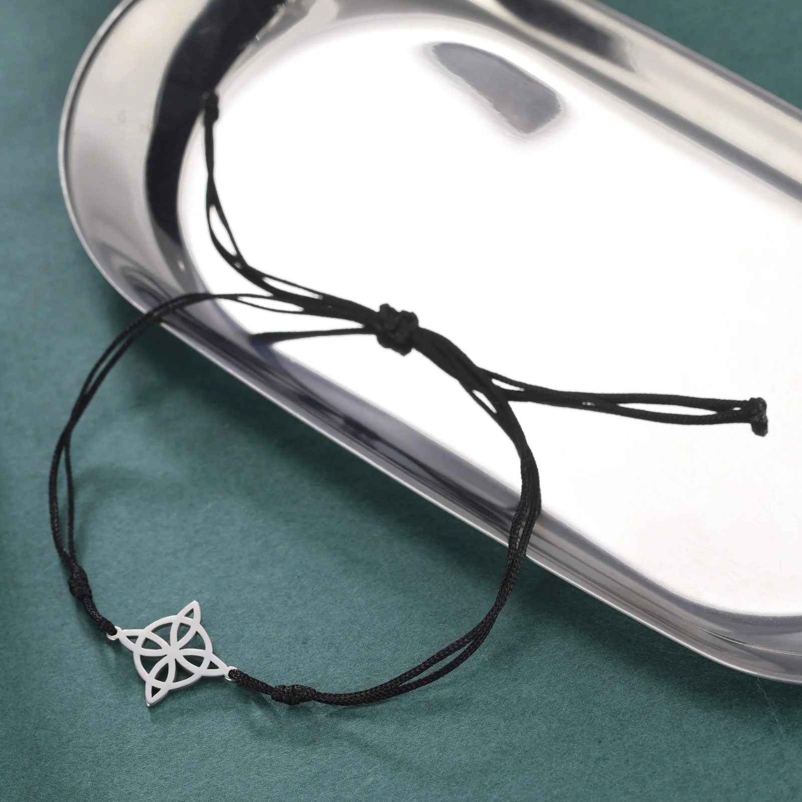 LIKGREAT Braccialetto con nodo a strega in acciaio inossidabile a doppio strato braccialetto con catena regolabile Vintage da donna stregoneria gioielli con amuleto  36