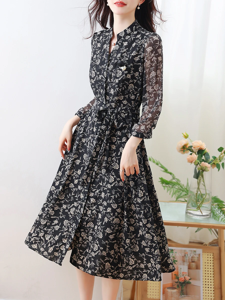 

Шифоновое платье-трапеция с цветочным принтом, круглым вырезом и длинным рукавом