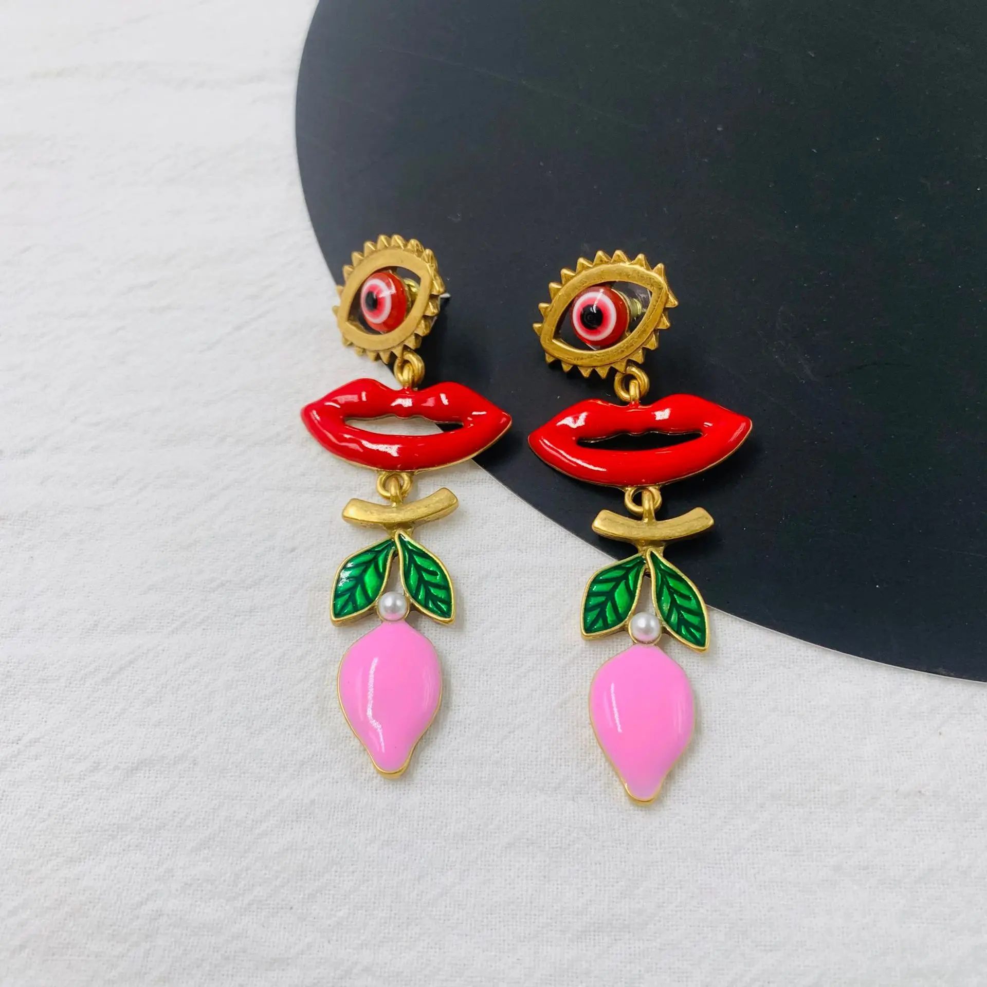 

Western retro Eyes Lip Sweep shoulder Smart high color stud earrings