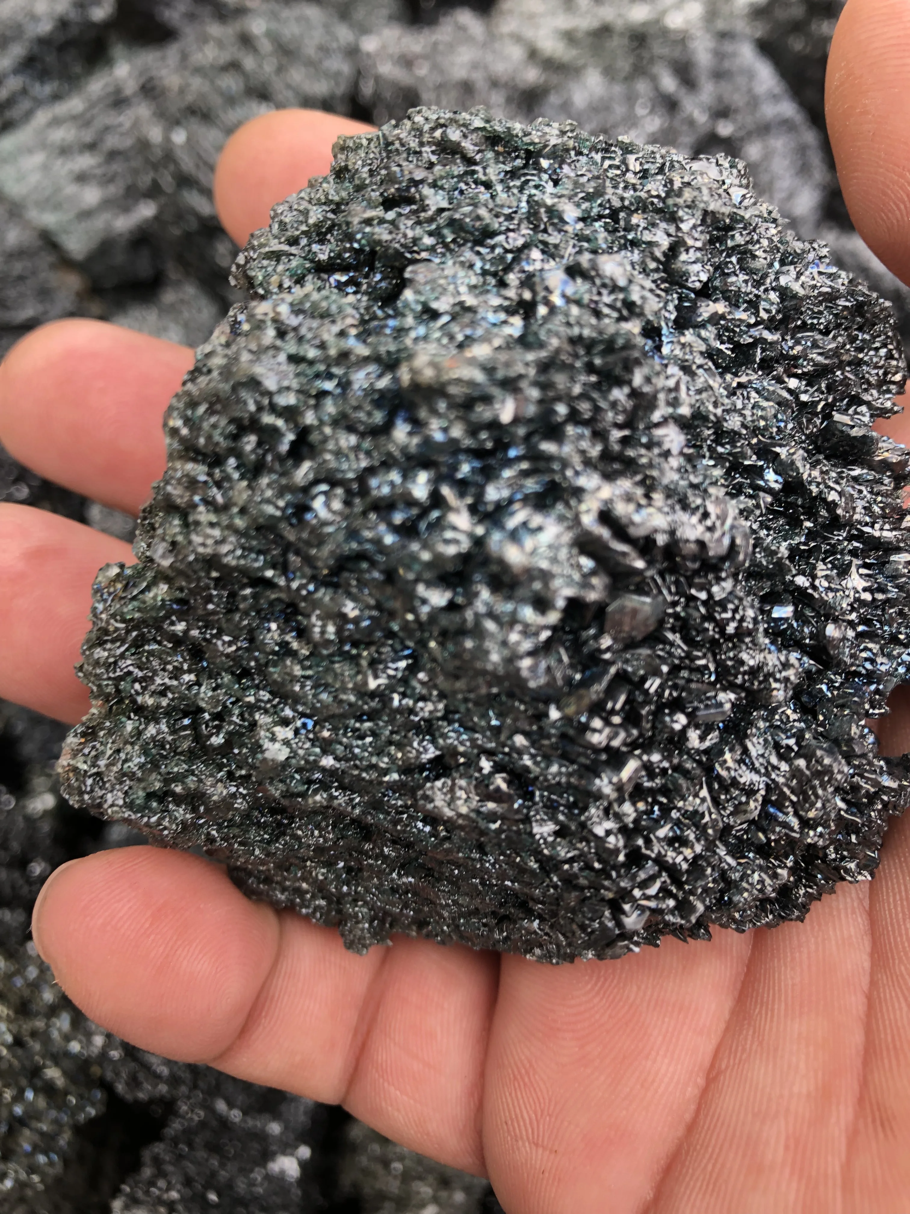 

Black Ore Small Silicon Carbide Mineral Crystal Teaching Specimen Fish Tank Peacock Black Ore Strange Stone Decoration Original