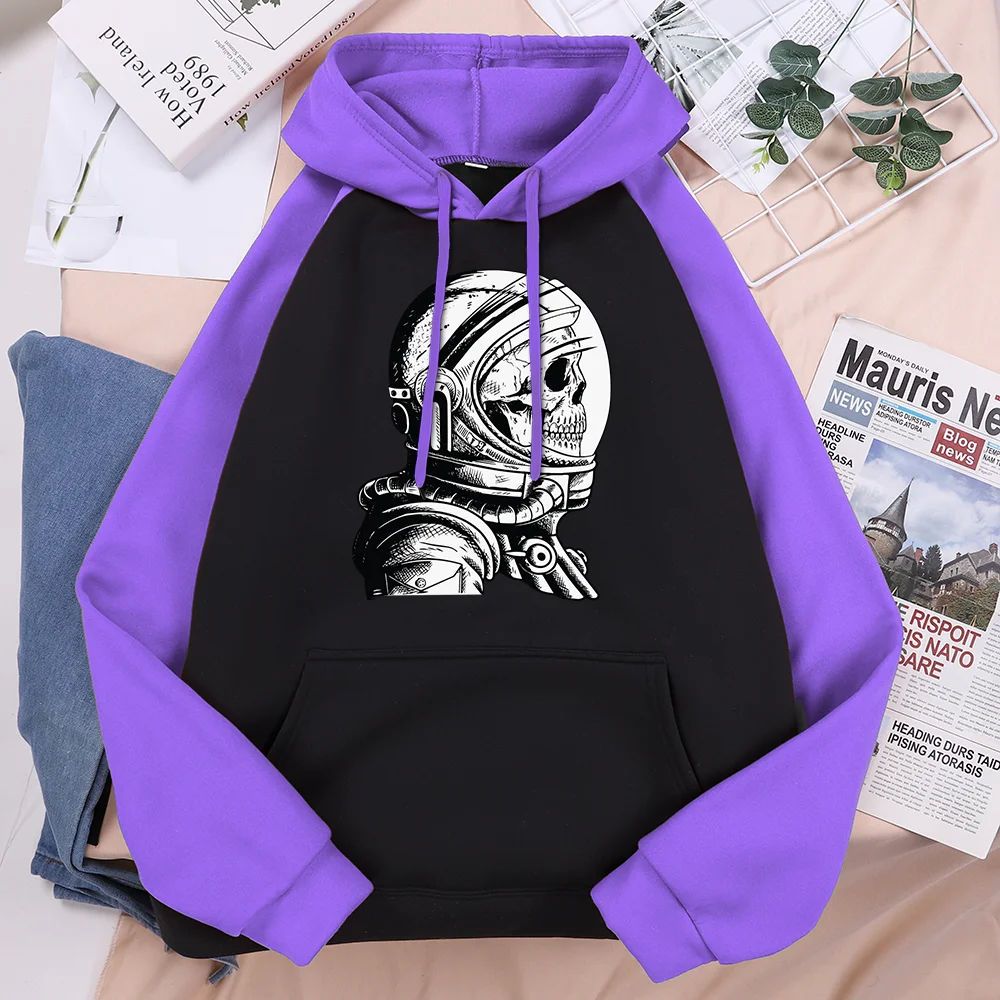 

Skull In An Astronaut Helmet Creativity Design Prints Mens Raglan Sweatshirt Oversized Crewneck Sweatshirts Hip Hop Male Hoodies