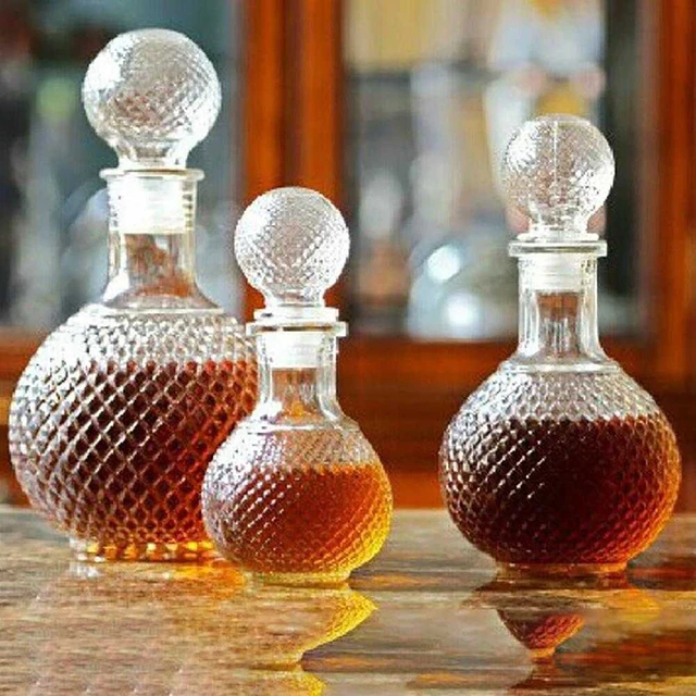 750ml Whiskey Decanter Set Glass Whiskey Wine Bottle Creative Whiskey  Bottle Decanter Whiskey Carafe for Wine, Vodka, Liquor(With 2 Cups)