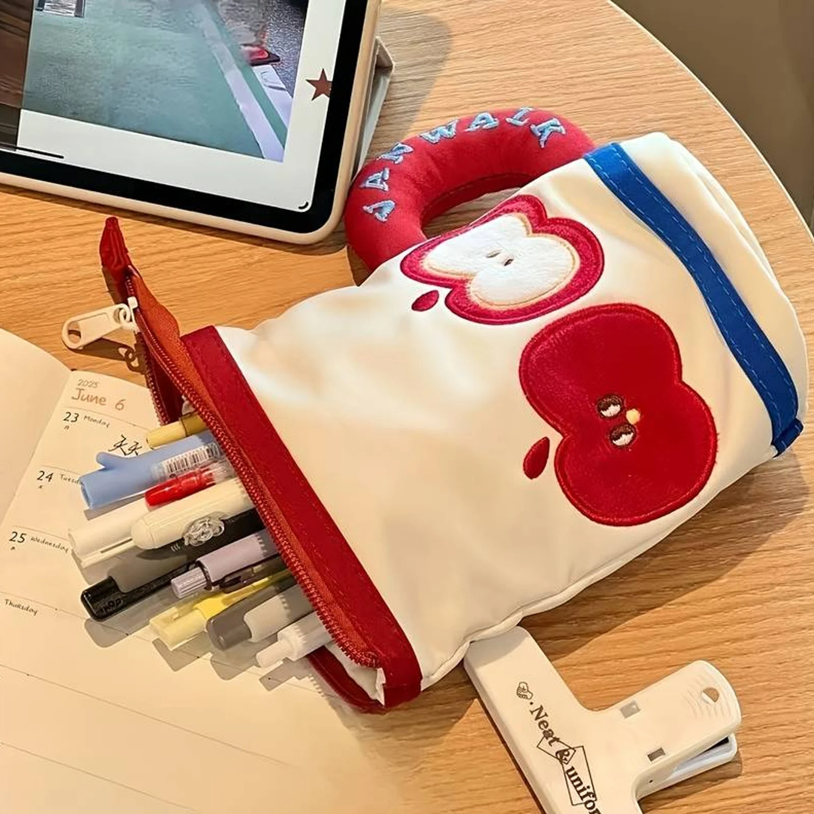 창의적인 컵 모양의 대용량 필통, 귀여운 컵 펜 홀더, 고급스럽고 실용적인 학생용 문구 보관 가방, 다기능 데스크탑 보관 튜브, 휴대용 화장품 가방, 실용적인 생일 선물