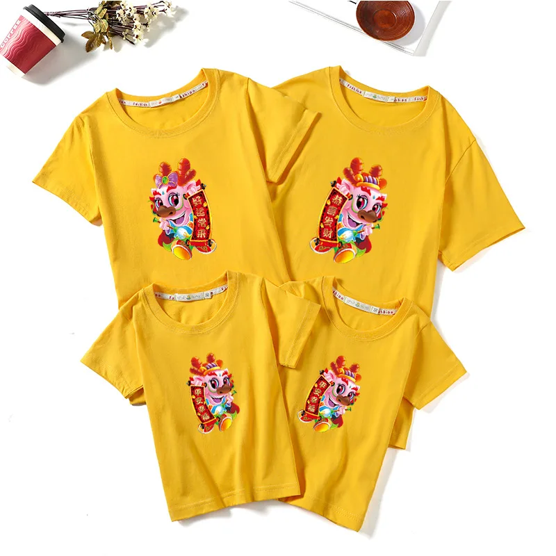 thumbnail image 1 of Camisetas navideñas a juego para la familia, papá, mamá, camisetas de algodón para padre y madre, camisetas rojas de manga corta con aspecto divertido, trajes de fiesta de Navidad y Año Nuevo, 1 of 5