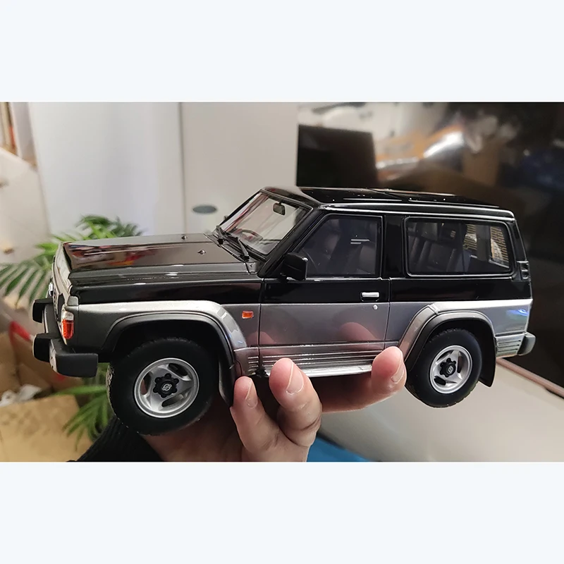 In Stock 1/18 Scale Nissan Patrol GR OT898 Off-Road Car SUV Resin
