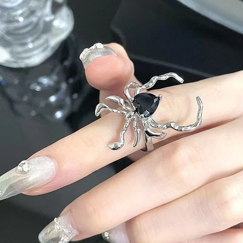 New Dark Black Zircone Spider Nails Open Personality Ring Per Le Donne Trendy Cold Wind Light Luxury Female Halloween Jewelry Gift