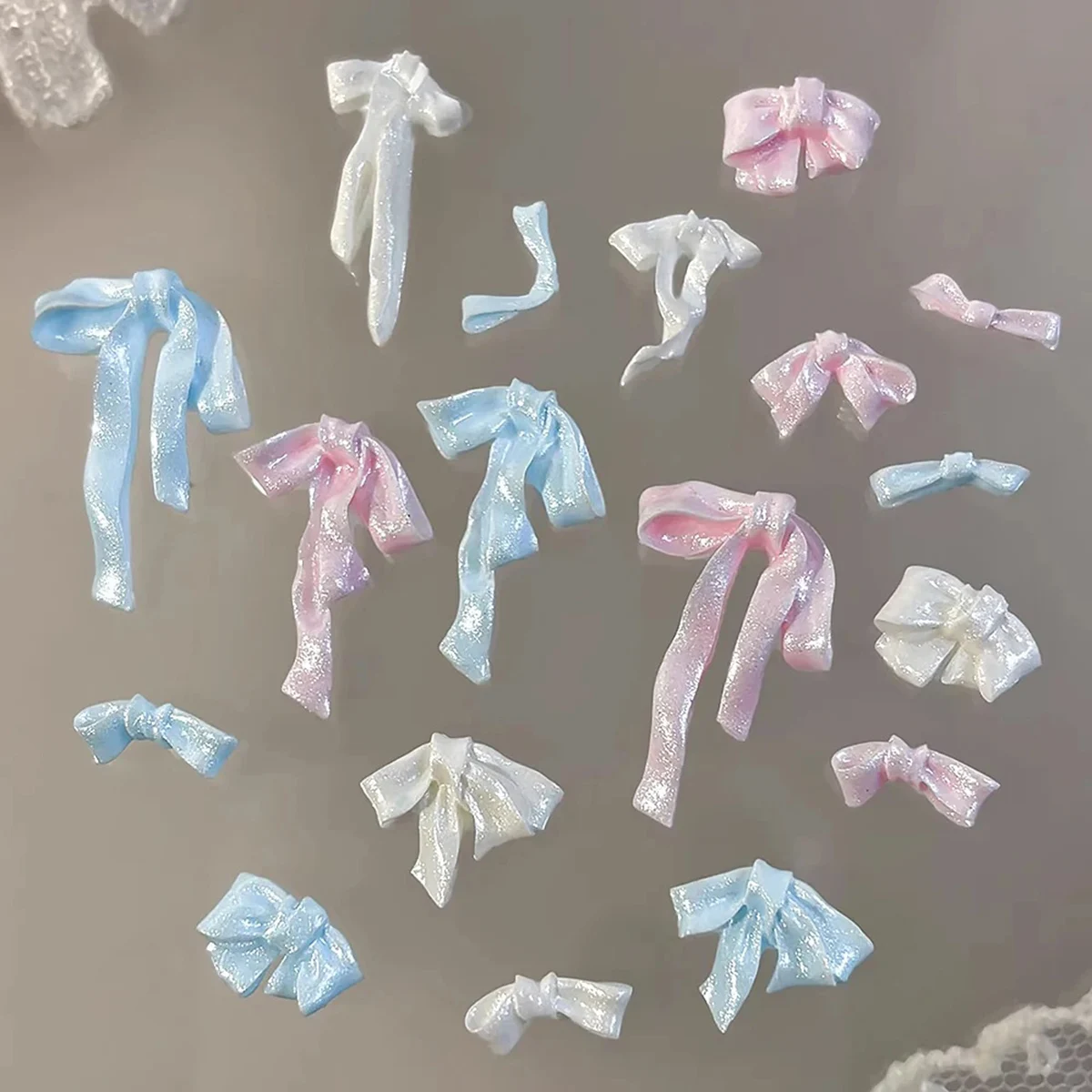 50/100Pcs 부드러운 조각 웨이브 포인트 컬러 스커트 에지 수지 리본 보우 예술적 네일 장식 긴 리본 보우 우아한 액세서리