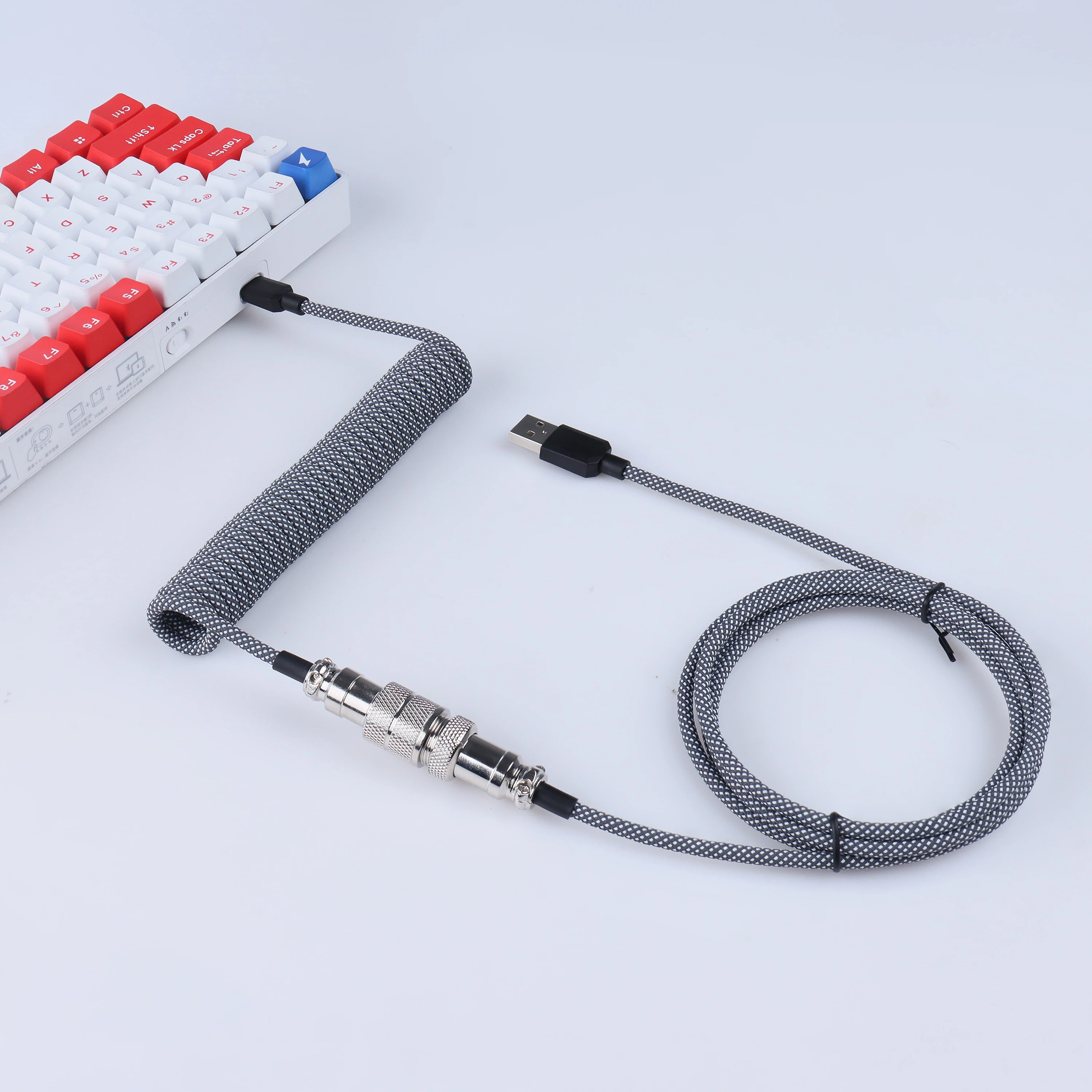 Adaptador branco amarelo vermelho do cabo