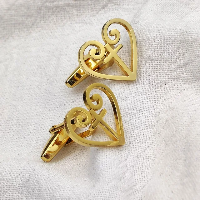 남성을 위한 하트의 매력: 세련된 고급 커프스 단추