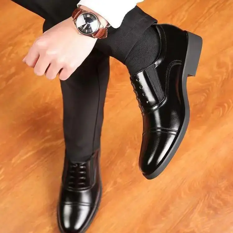 أحذية جلدية للرجال بمقدمة مدببة على الطراز البريطا...