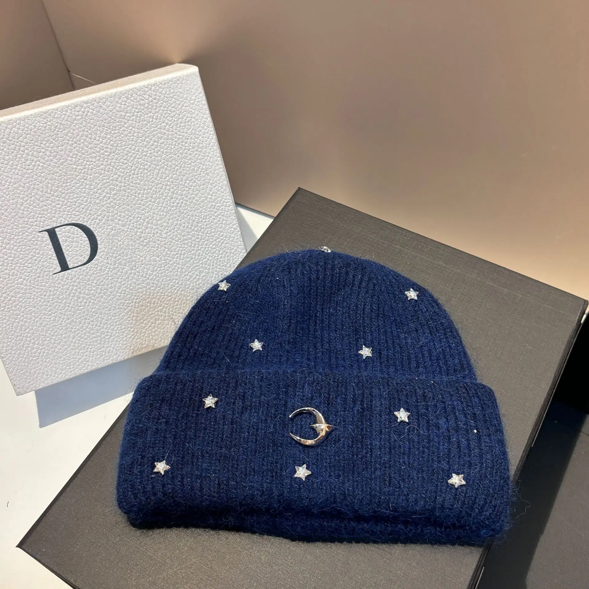 Designer Marke Damen Winter Strickmütze mit echtem Kaninchenfell Stern Mond Cartoon Print Warm Walking Wolle Beanie Skullie – Detail 4