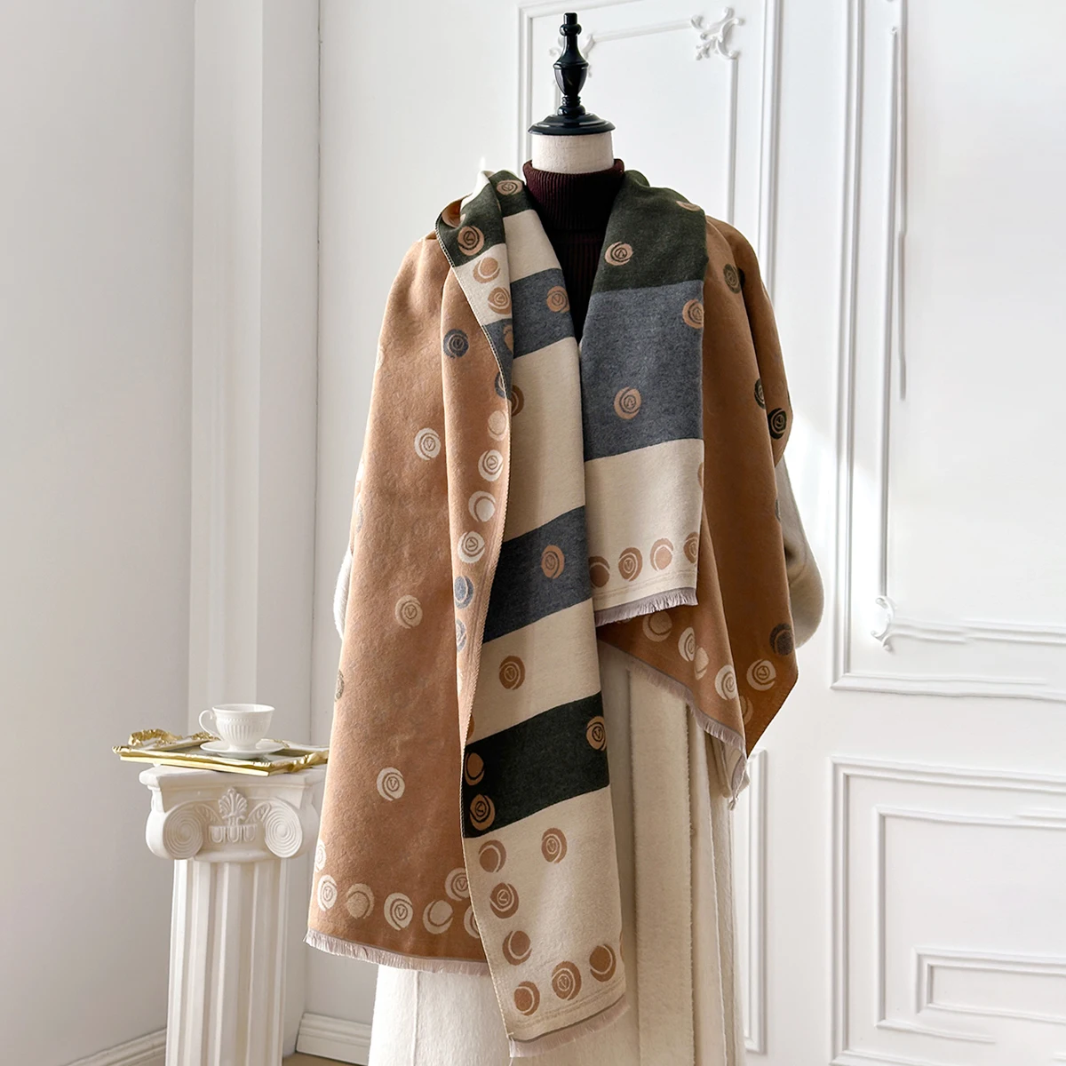 New 2025 Luxury Autumn and Winter Cashmere Print Scarf Women Warm Pashmina Poncho Scarves Fashion Shawl Thick Foulard Bufanda