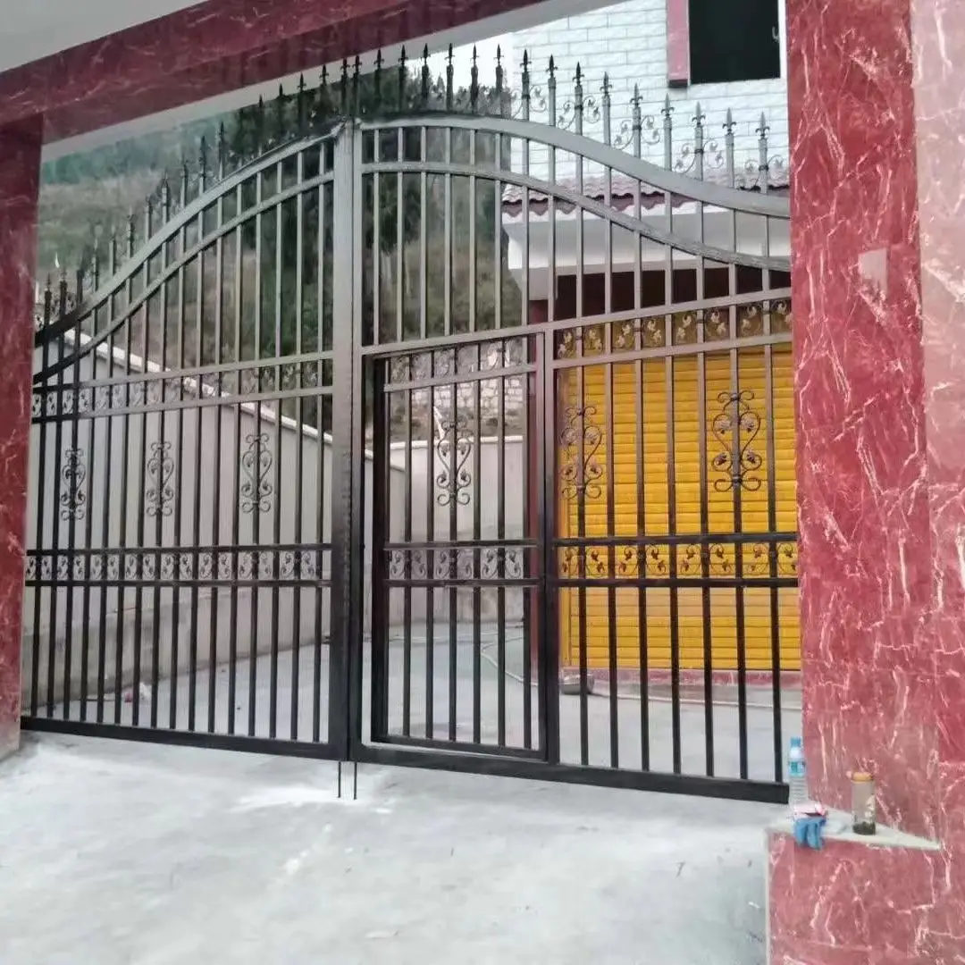 Hot Selling Wrought Iron Metal Fence Galvanized Iron Gate With Zinc Steel Frame Spear Top Design Reed Material Fence Panel