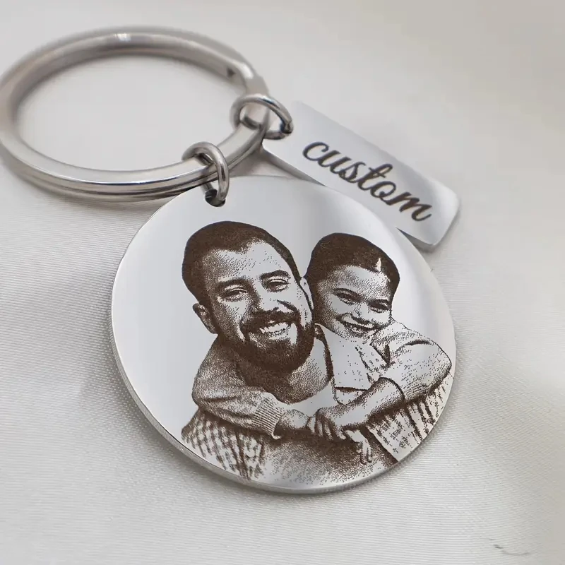 Custom Photo Keychain Engraved Stainless Steel Portrait Key Custom photo KeyRing Round-Shaped Personalized keychain Family