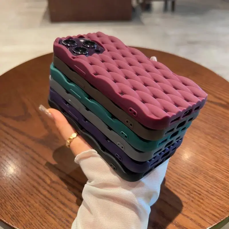 Advanced Heat-Dissipating Silicone Phone Case with Hollow Bumper Design