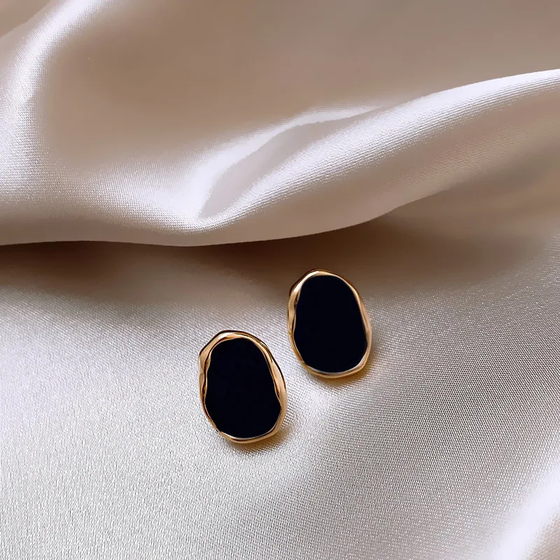 Black Color Bean Irregular Geometry Stud Earring for Women