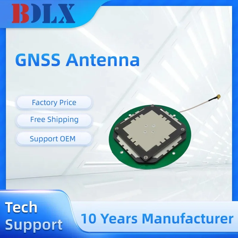 Antenne GNSS haute précision GPS RTK active installée sur un bateau pour IoT et navigation.