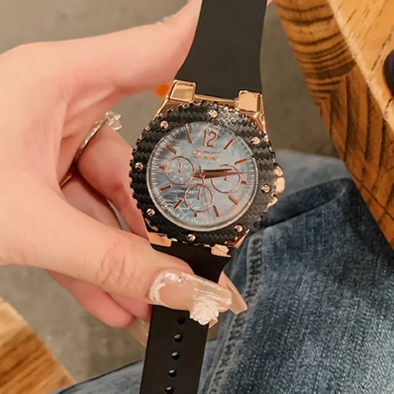 Fashion Women Watch Light Luxury Elegant Temperament Women Quartz Watch Silicone Strap Casual 3bar Waterproof Large Dial Relojes