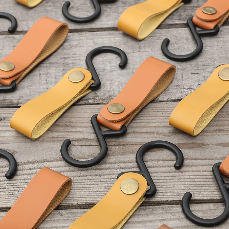 

1pcs Outdoor Camping Hooks S-Shaped Leather Hanging Hooks Triangle Storage Rack Shelf Hooks Keychain Portable Camping Hangers