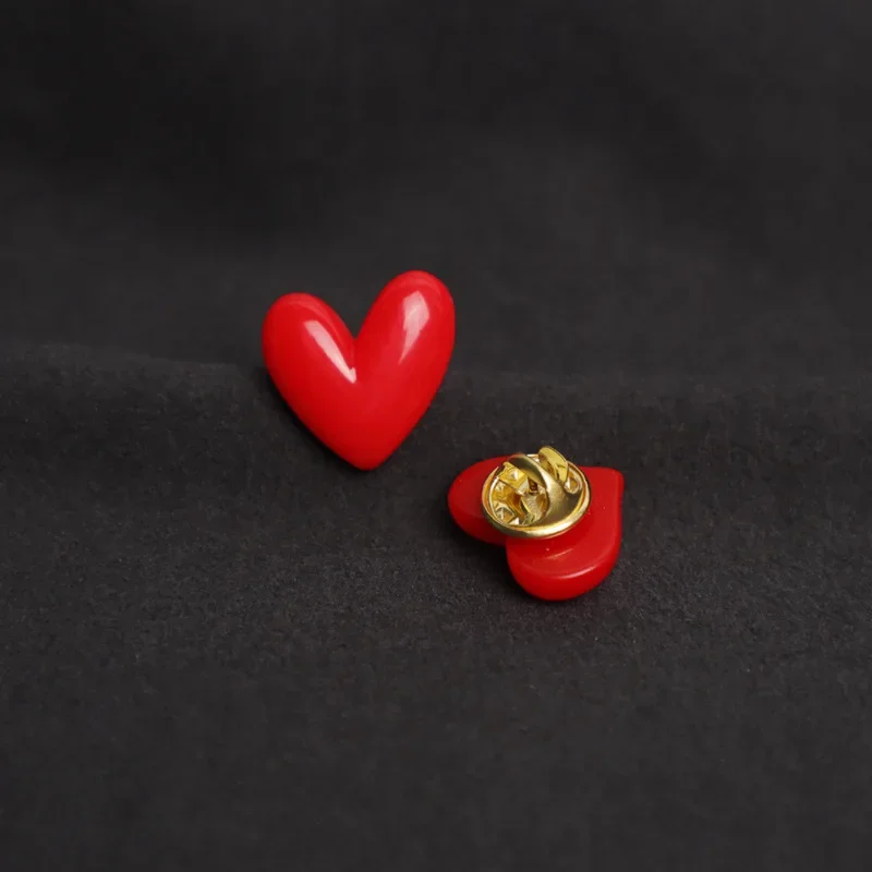 2pcs Cute Red Heart Badges for Woman Mini Cartoon Heart Resin Pins Decorative Pins Lovers' Gift Pins Clothes Bag Decorations