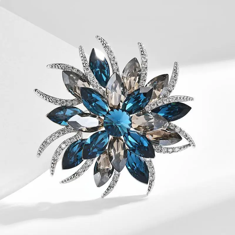 New Luxury Cubic Zirconia Elegant Classic Bauhinia Flower Brooch High-end Retro Blue Crystal Corsage Coat Dress Accessories Pin