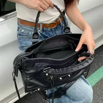 حقيبة كتف كروس واسعة السعة بتصميم عملي أنيق — صورة 4