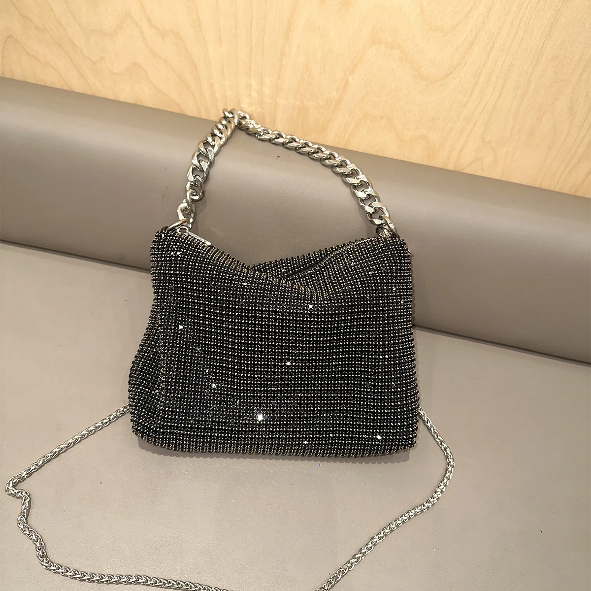 thumbnail image 1 of JIOMAY Bolso de noche de moda 2024 Bolsos de lujo Monedero glamoroso con diamantes de imitación Monederos portátiles para mujeres Bolsos de mano de hombro Monedero dorado, 1 of 5
