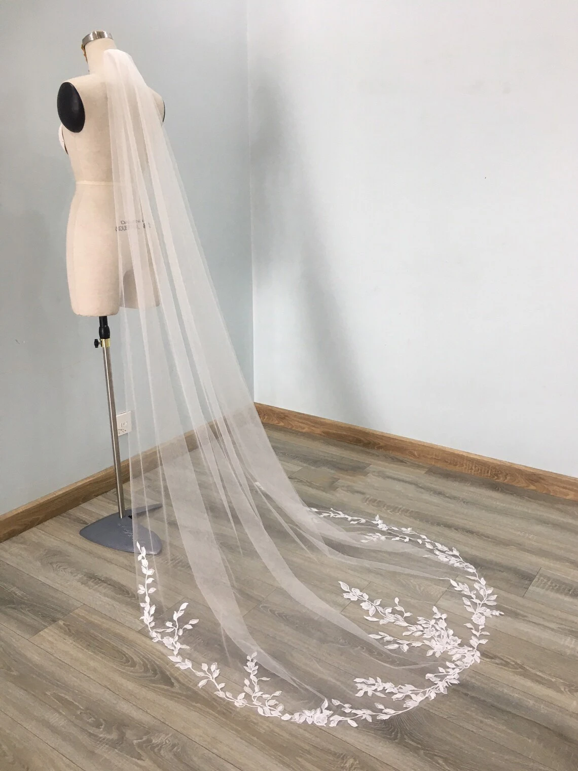 

Custom Fingertips Floral Veil Lace wedding Waltz veil One Tier Flower Bridal Chapel Veils