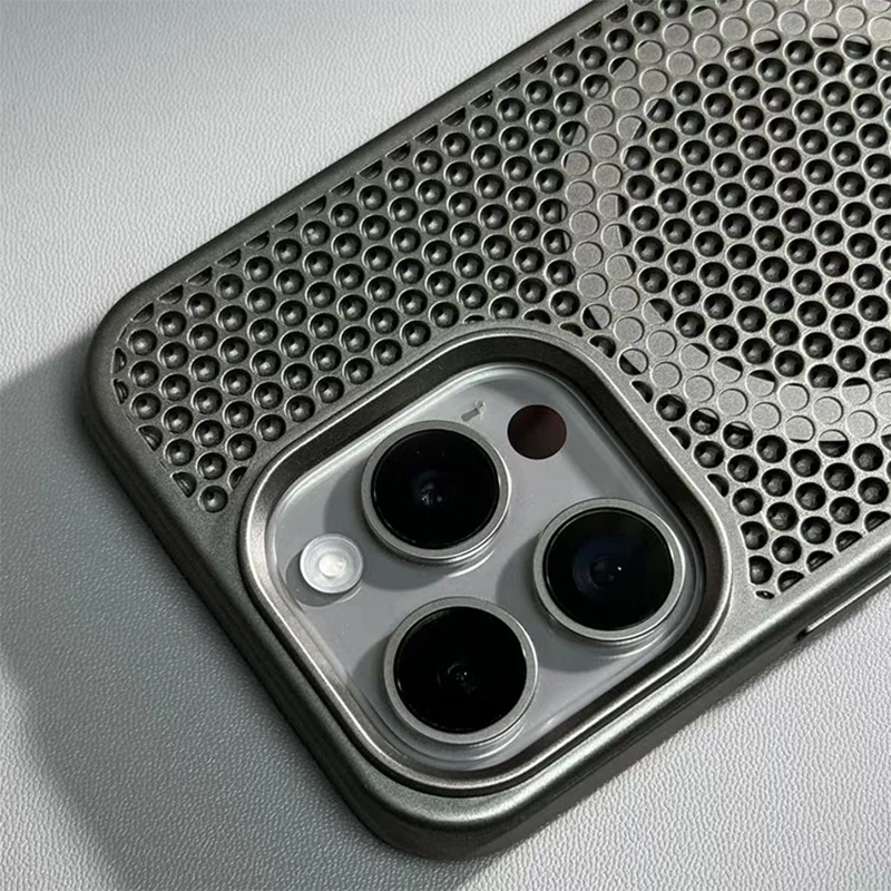 Magnetic Cooling Phone Case with Heat Dissipation and Matte Shockproof Design