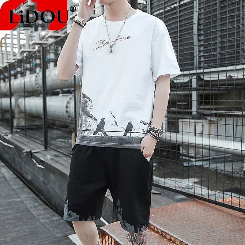 Summer Round Neck Short Sleeve Fashion Printing T-Shirts + Elastic Waist Solid Color Pockets Pants Male Thin Style Shorts Sets new shorts set sleeve drawstring pockets casual outfit mountain print loose t shirt loose shorts sport suit streetwear 2pcs set