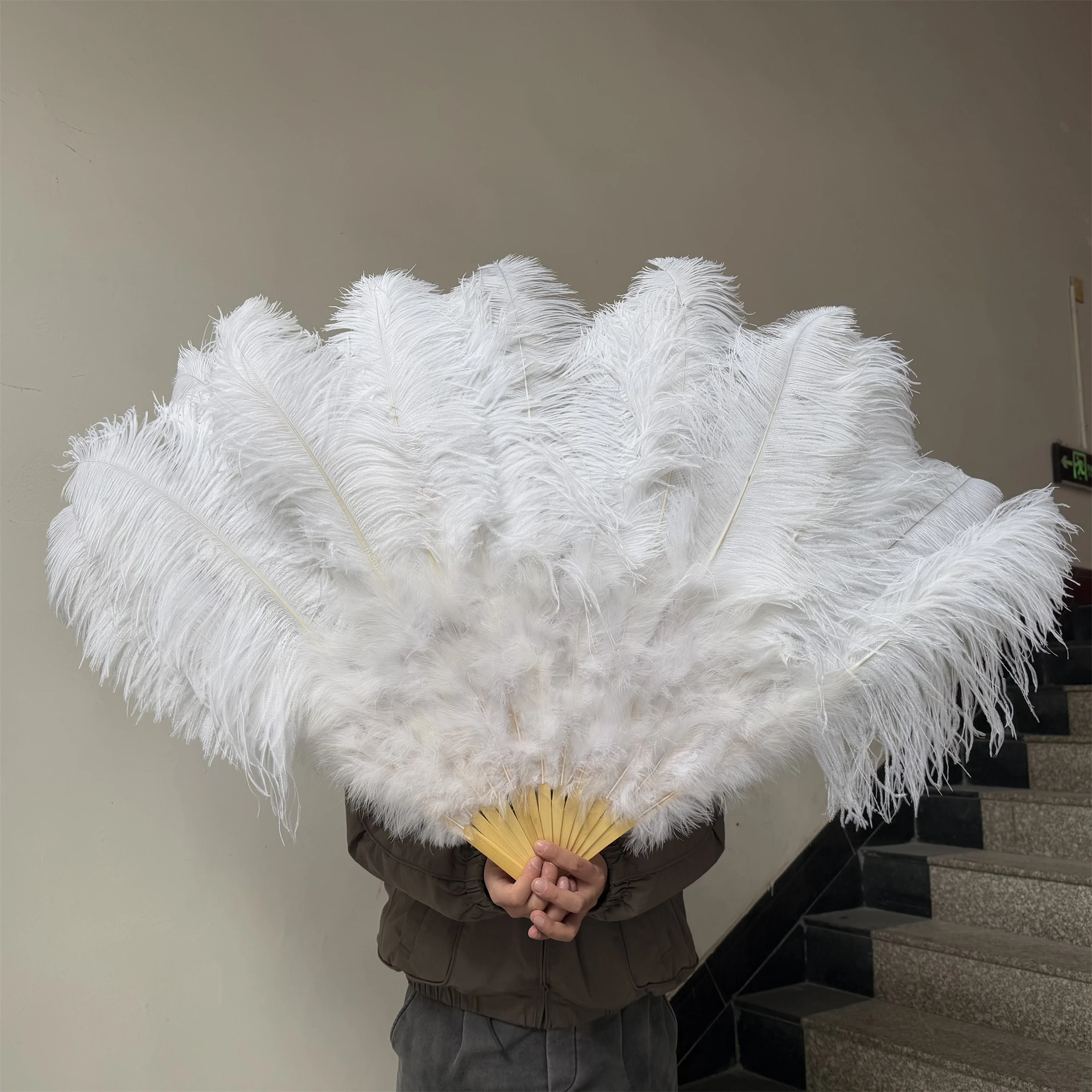 Left Right Hand Fan White Ostrich Feathers Fans Foldable Hand Held Plumes Fan Performance Fans Party Stage Show Props 100 130cm