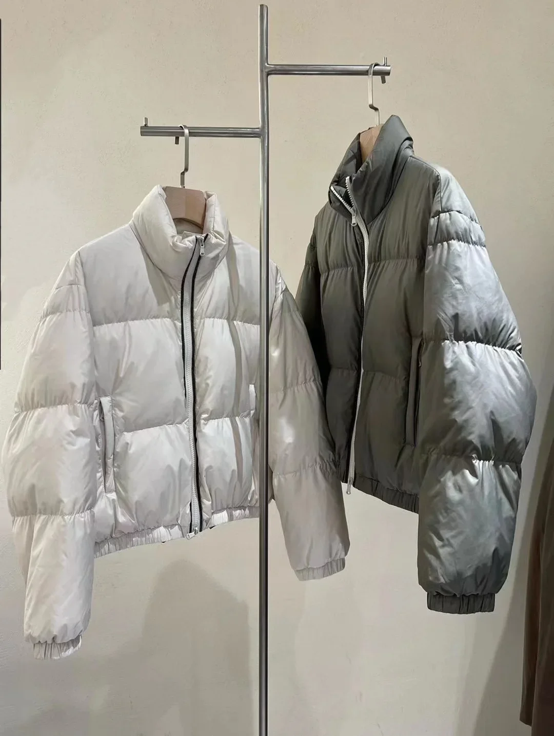 

2023 Winter Women Down Coat Turtleneck Beading Zipper Solid Fashion Warm Parkas With Pockets