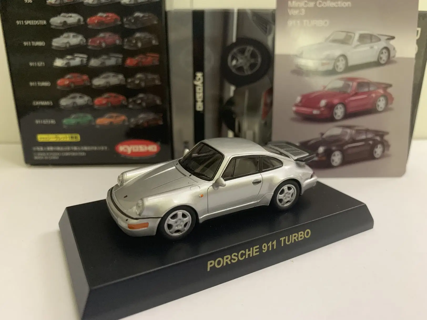 京商1:64ポルシェ911ターボ930金属シミュレーションコレクション車 