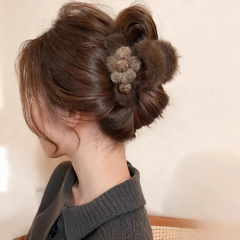 1 Stück Wollgarn-Blumen-Plüsch-Haarspange, Hai-Clip für Herbst und Winter, 2025 neue High-End-Back-the-Head-Dutt-Haarnadel, Haar-Accessoire – Detail 1