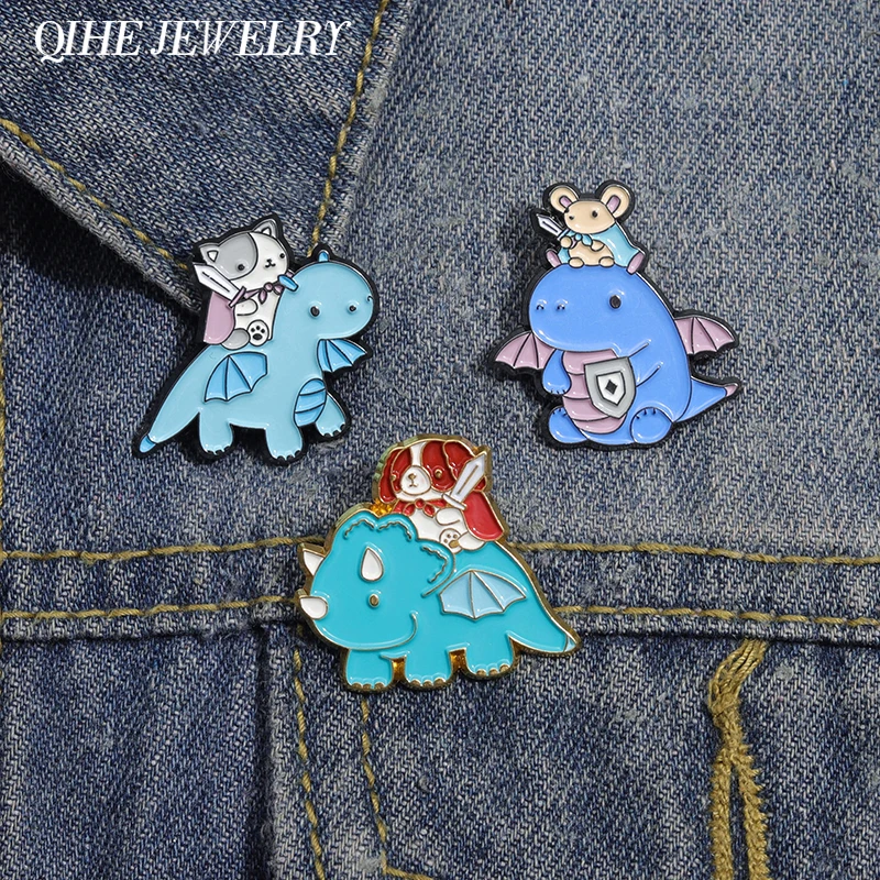 

Cartoon Animal Brooch Cavalier King Charles Spaniel Knight Enamel Pin Creative Brave Adventure Badge Lapel Accessories Jewelry