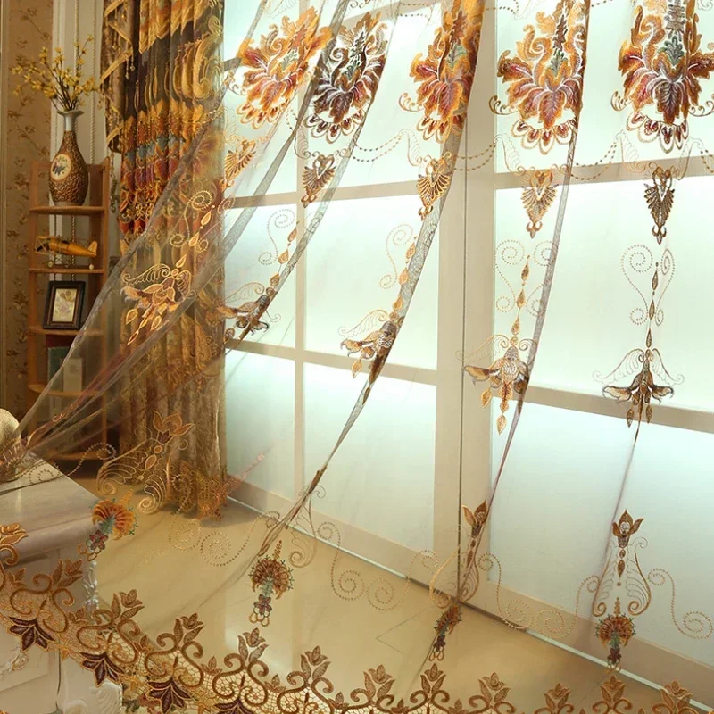 Рисунок 4 - Роскошные шторы в европейском стиле для гостиной