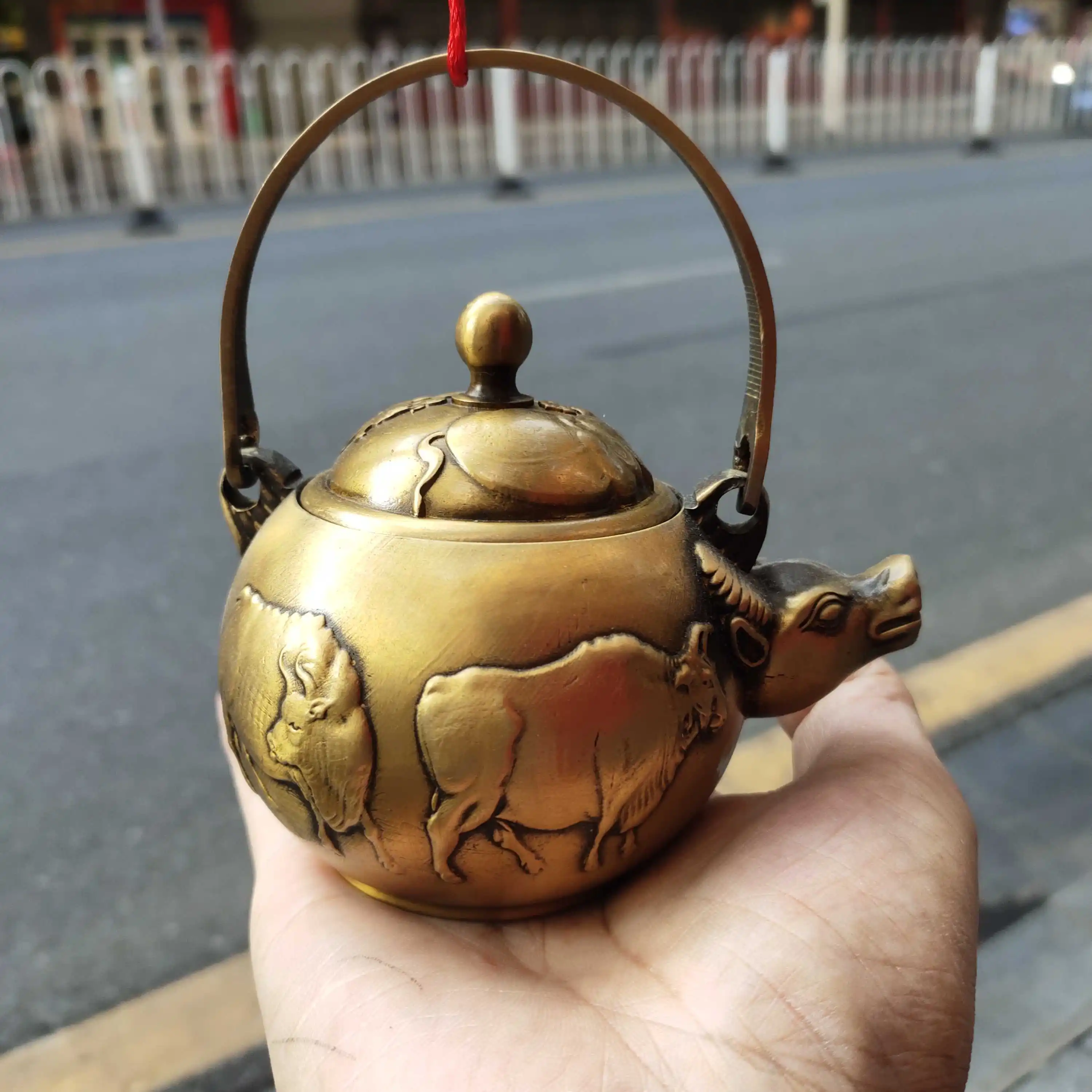 

Antique Bronze Ware Collection Antique Pure Copper Five Ox Figure Wine Pot Tea Pot Wrapped with Moisturizing Paste