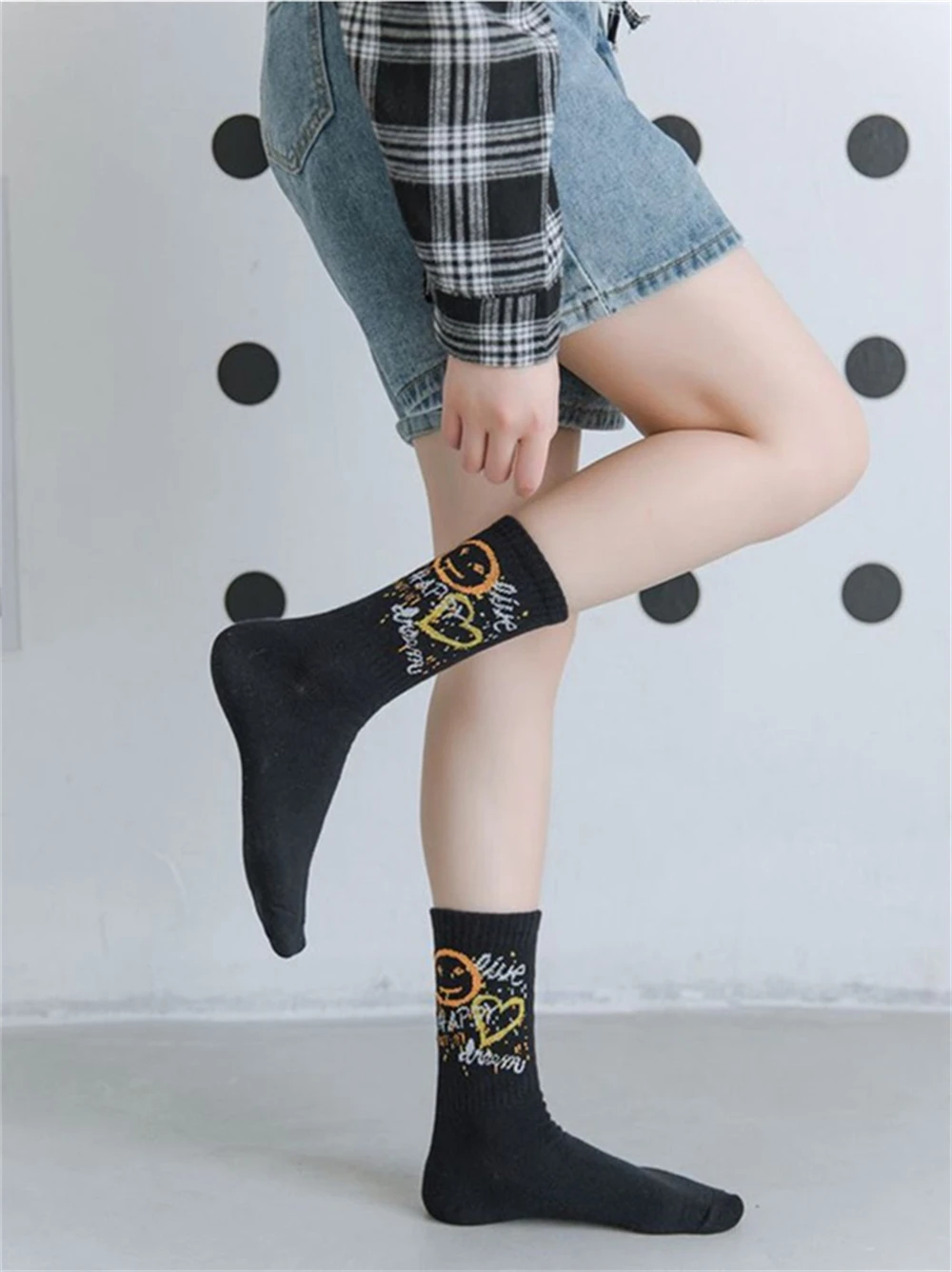 Neue Damen Japanische Koreanische Lustige Schwarz-Weiße Cartoon-Sportsocken aus Baumwolle, Niedliche Harajuku-Mädchen Weltraum-Astronauten-Socken, Dropshipping – Detail 18